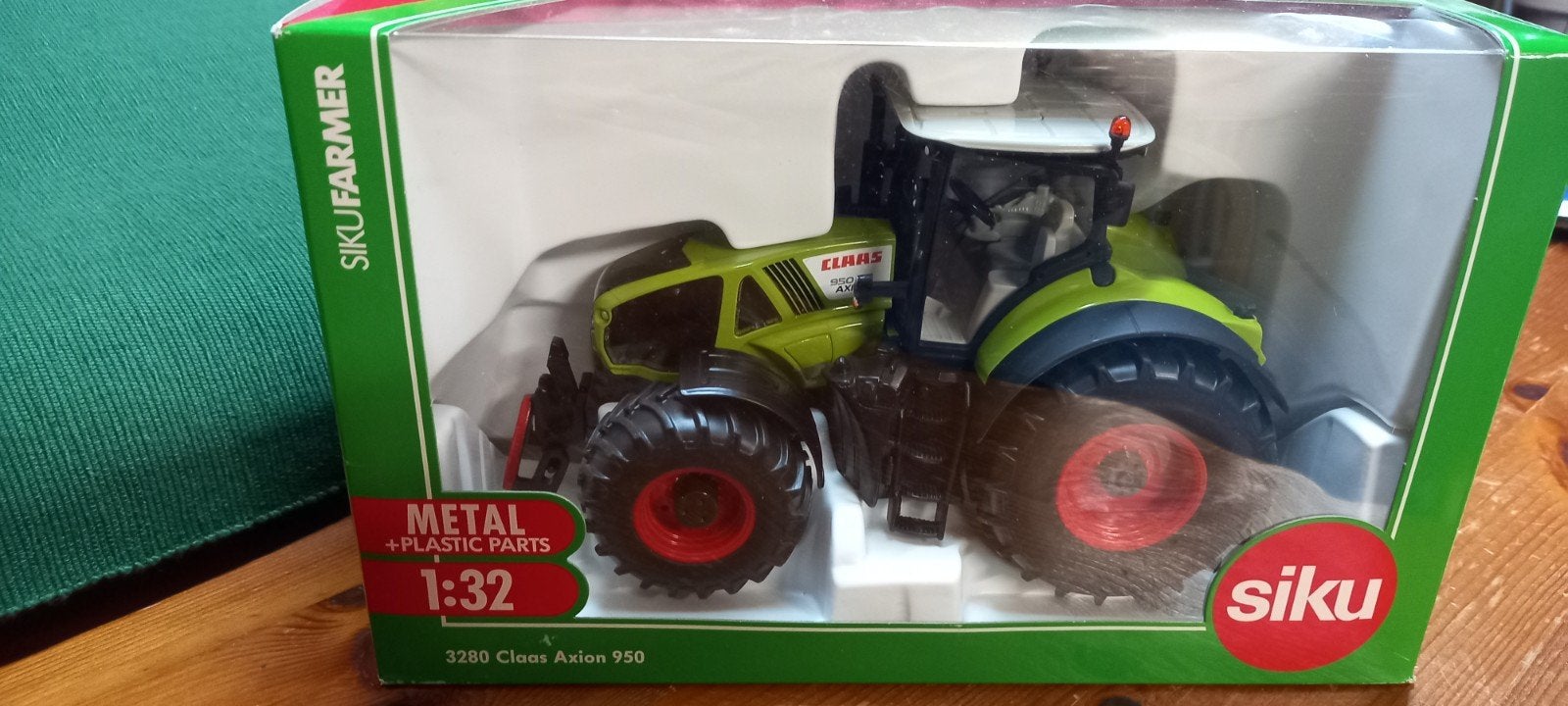 Siku Claas Axion 950 Tractor 1:32 - Zo goed als nieuw, Ophalen of Verzenden, Zo goed als nieuw, Tractor of Landbouw, SIKU