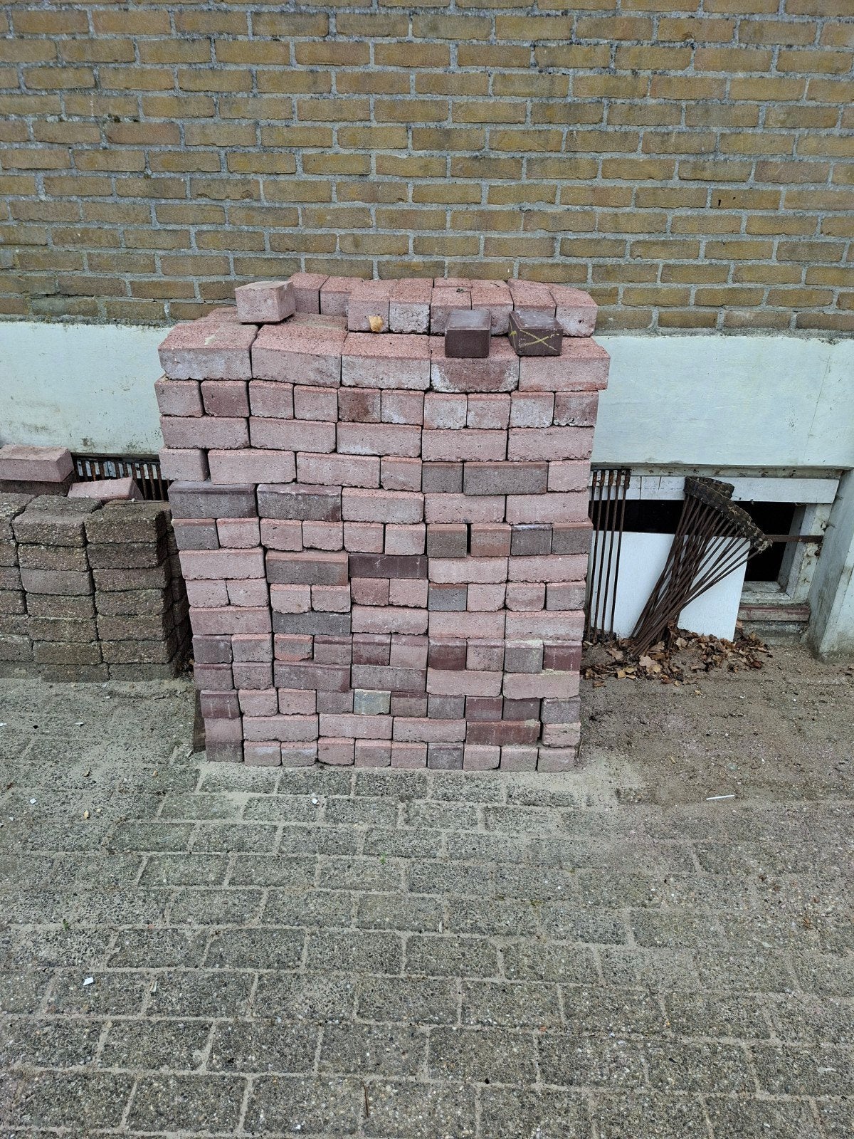 Gratis af te halen Nieuwe klinkers 8 cm dik b keus, Tuin en Terras, Tegels en Klinkers, Ophalen, Nieuw, Beton, Klinkers