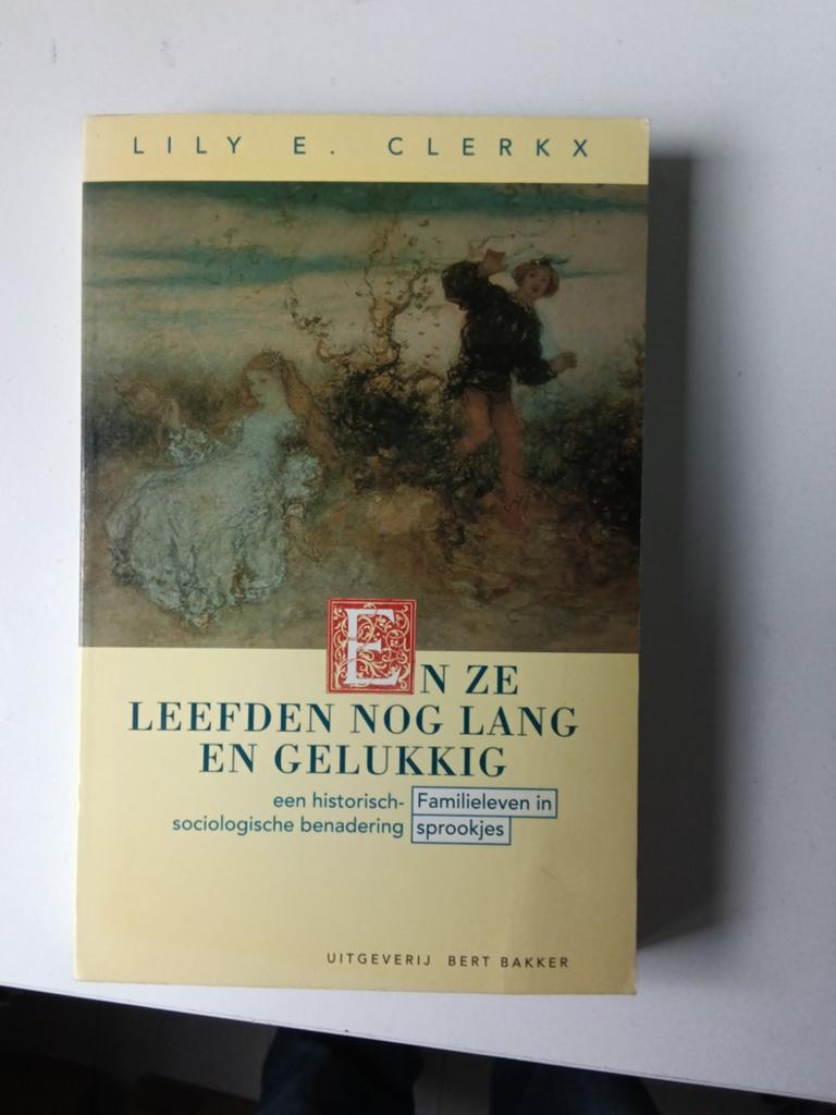 En ze leefden nog lang en gelukkig - Lily E. Clerkx, Ophalen of Verzenden, Gelezen, Lily E. Clerkx