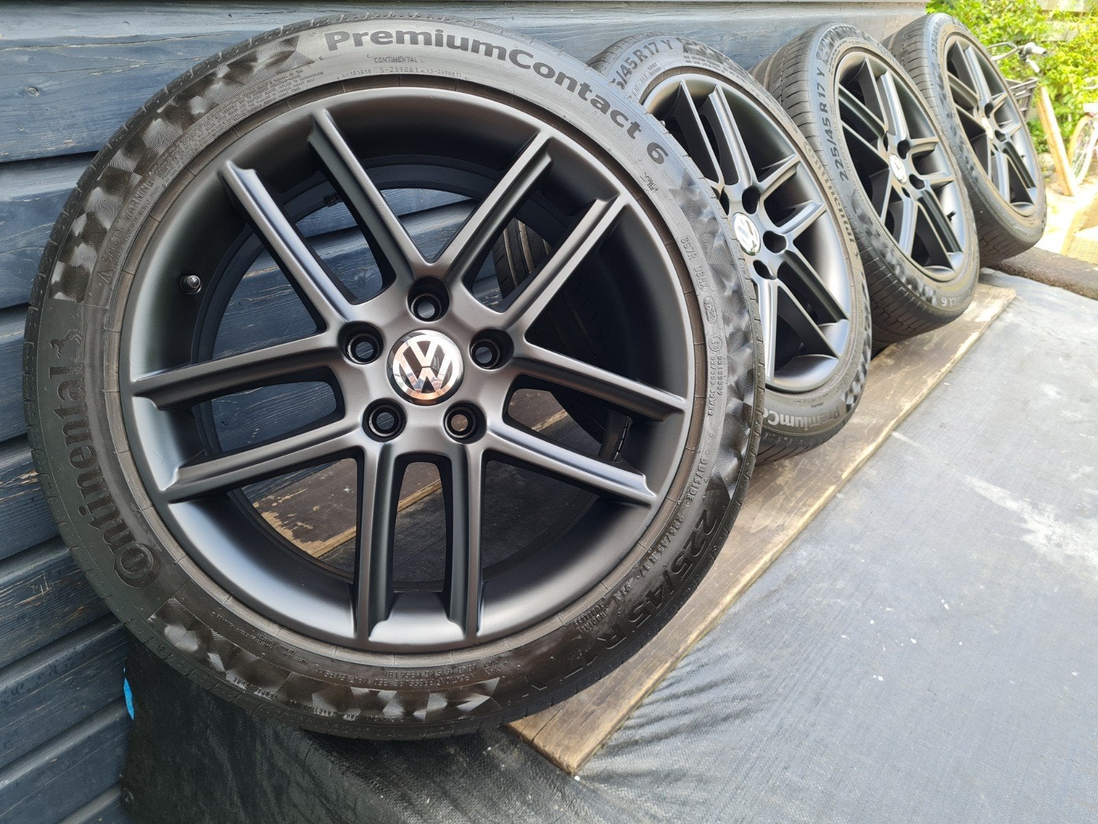 VW 17 inch velgen
 225 45 17 mat zwart, Auto-onderdelen, Banden en Velgen, Ophalen, Banden en Velgen, 17 inch, Zomerbanden