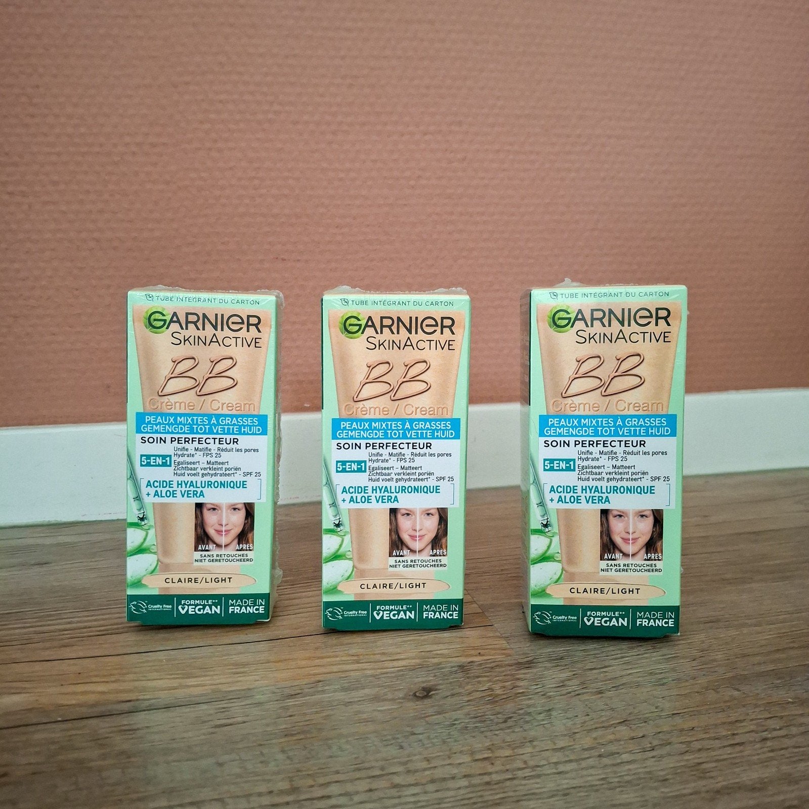 3x Garnier BB Cream Light - gemengde tot vettige huid, Verzenden, Nieuw, Gehele gezicht