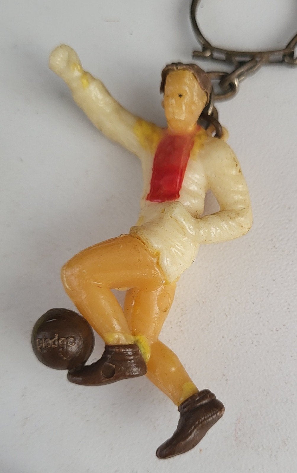 Vintage Sleutelhanger Voetballer - Pledge, Ophalen of Verzenden, Gebruikt, Sport