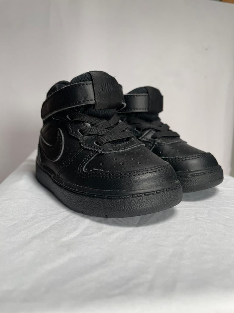 Nike Court Borough Mid 2 baby schoenen zwart maat 22, Kinderen en Baby's, Babykleding | Schoentjes en Sokjes, Ophalen of Verzenden