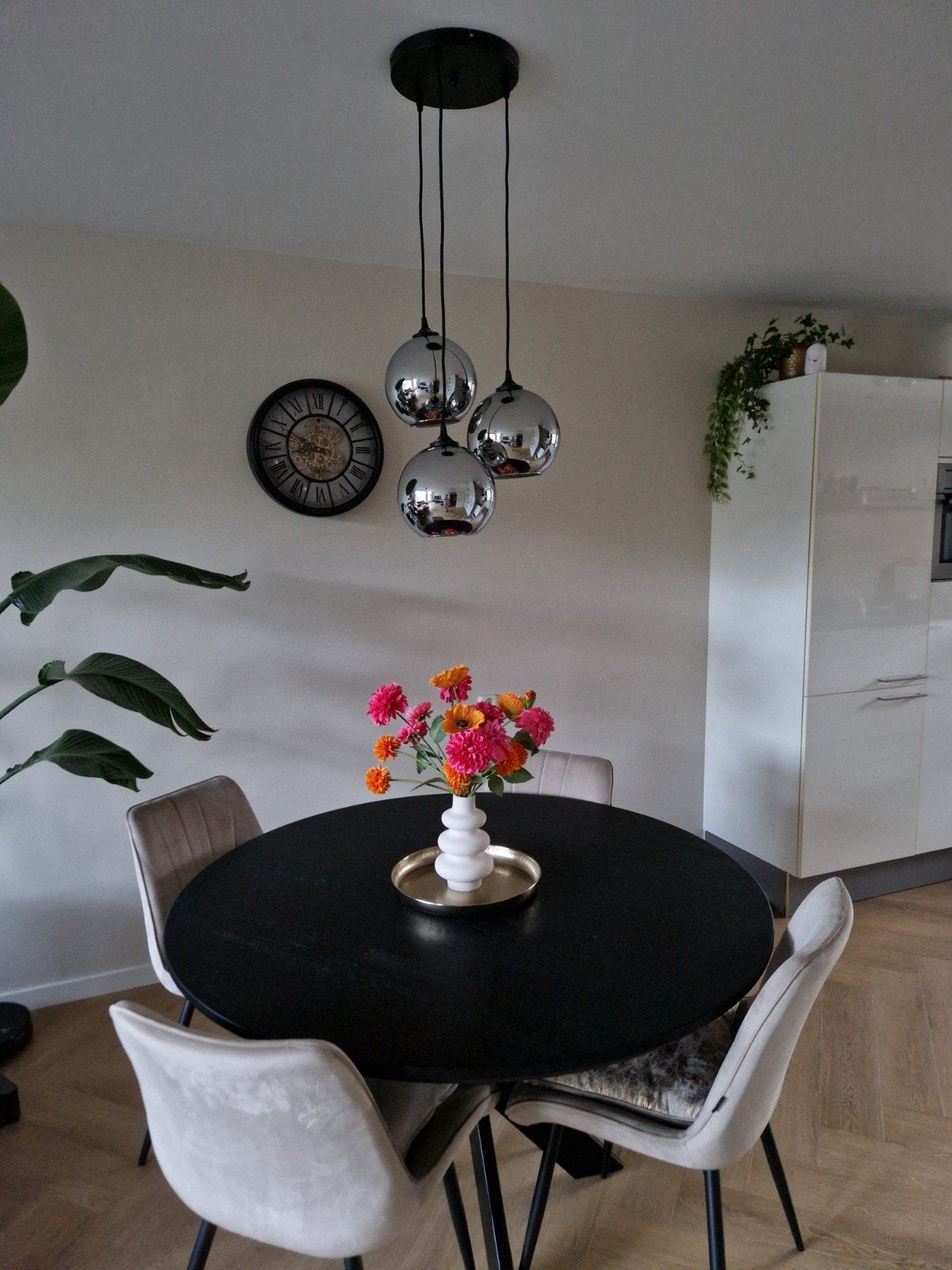 Art deco hanglamp zwart met smoke glas 3-lichts - Wallace, Huis en Inrichting, Lampen | Hanglampen, Ophalen, Nieuw, Glas, Art deco