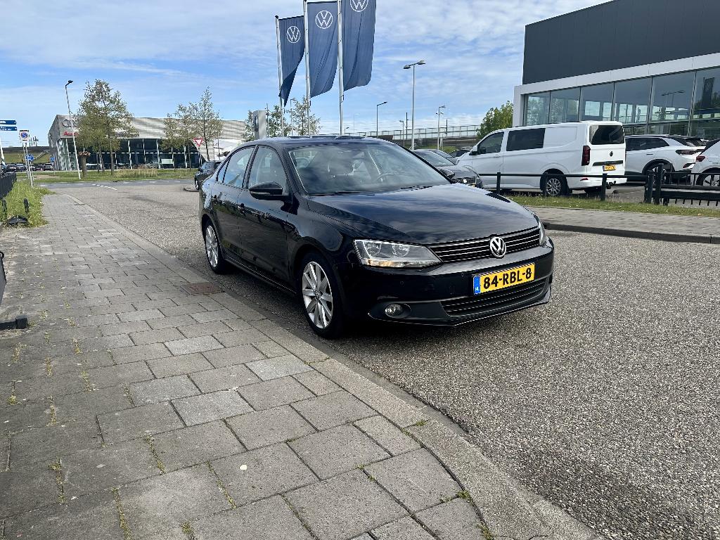 Volkswagen Jetta 1.2 TSI 77KW 2011 Zwart | CARPLAY, Auto's, Voorwielaandrijving, Euro 5, Stof, Zwart