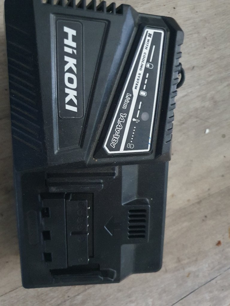 Hikoki UC18YFSL Acculader 14.4V-18V Li-ion, Auto-onderdelen, Gebruikt