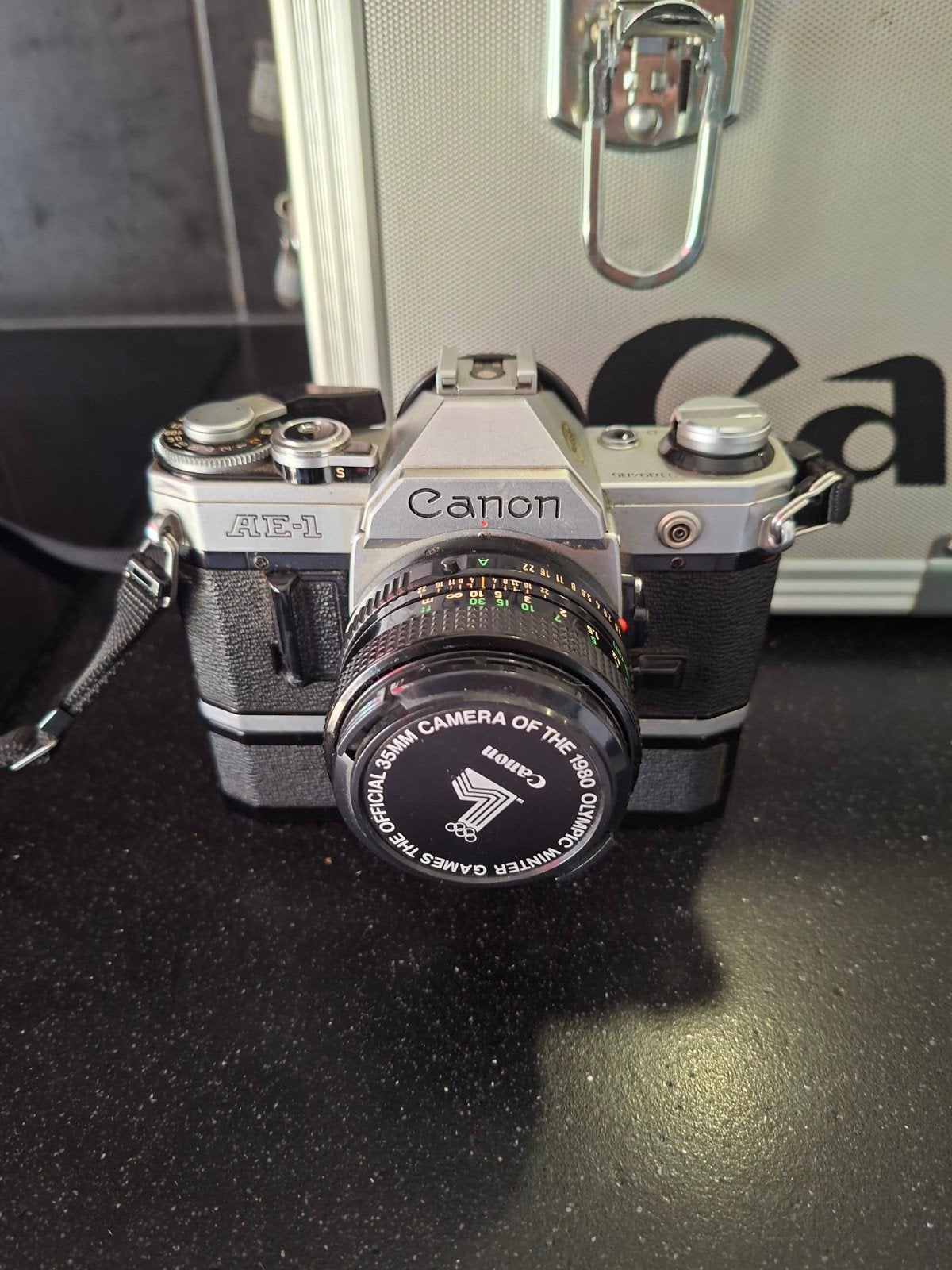 Canon AE-1 Analoge Spiegelreflexcamera met koffer en accesoi, Ophalen of Verzenden, Zo goed als nieuw, Spiegelreflex, Canon