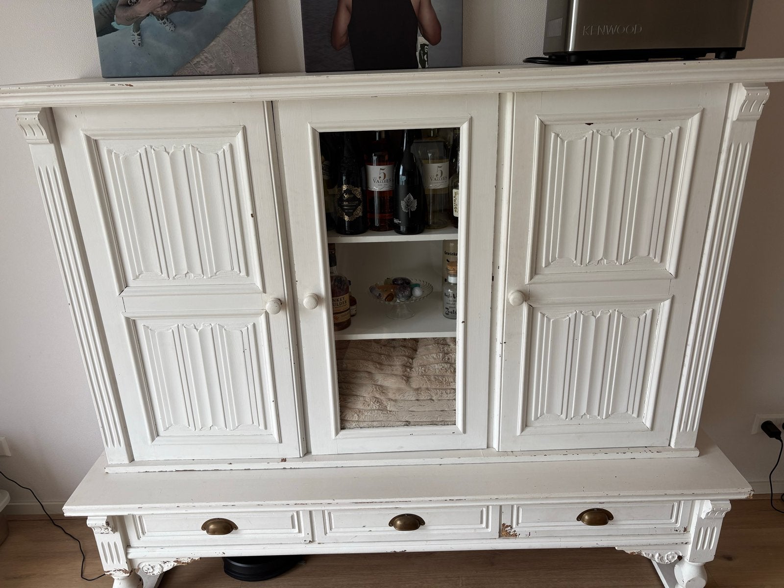 Antieke witte buffetkast met glazen deuren, Antiek en Kunst, Ophalen of Verzenden