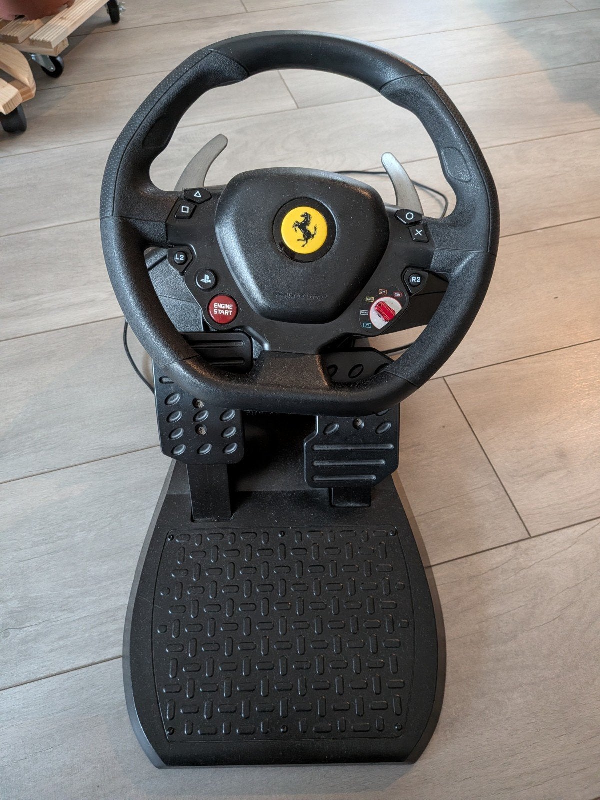 Thrustmaster T80 RW Ferrari 488 GTB racestuur met pedalen, Ophalen, Racestuur, Gebruikt, PlayStation