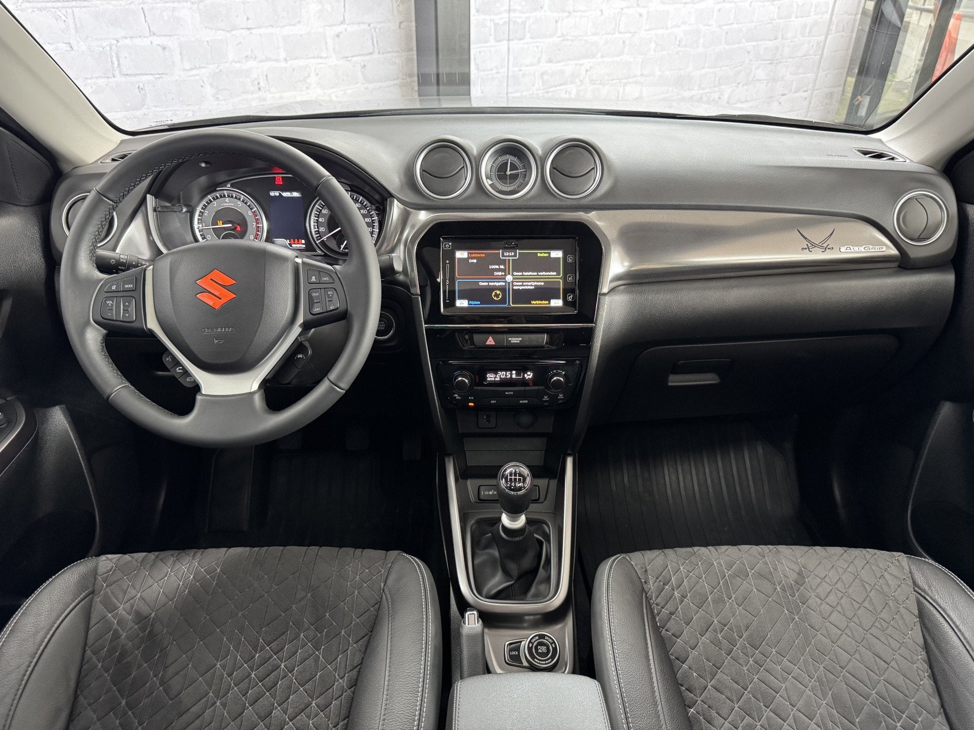 Suzuki Vitara 1.4 Boosterjet Style Smart Hybrid AllGrip 4x4, Auto's, Gebruikt, 4 cilinders, 129 pk, 400 kg