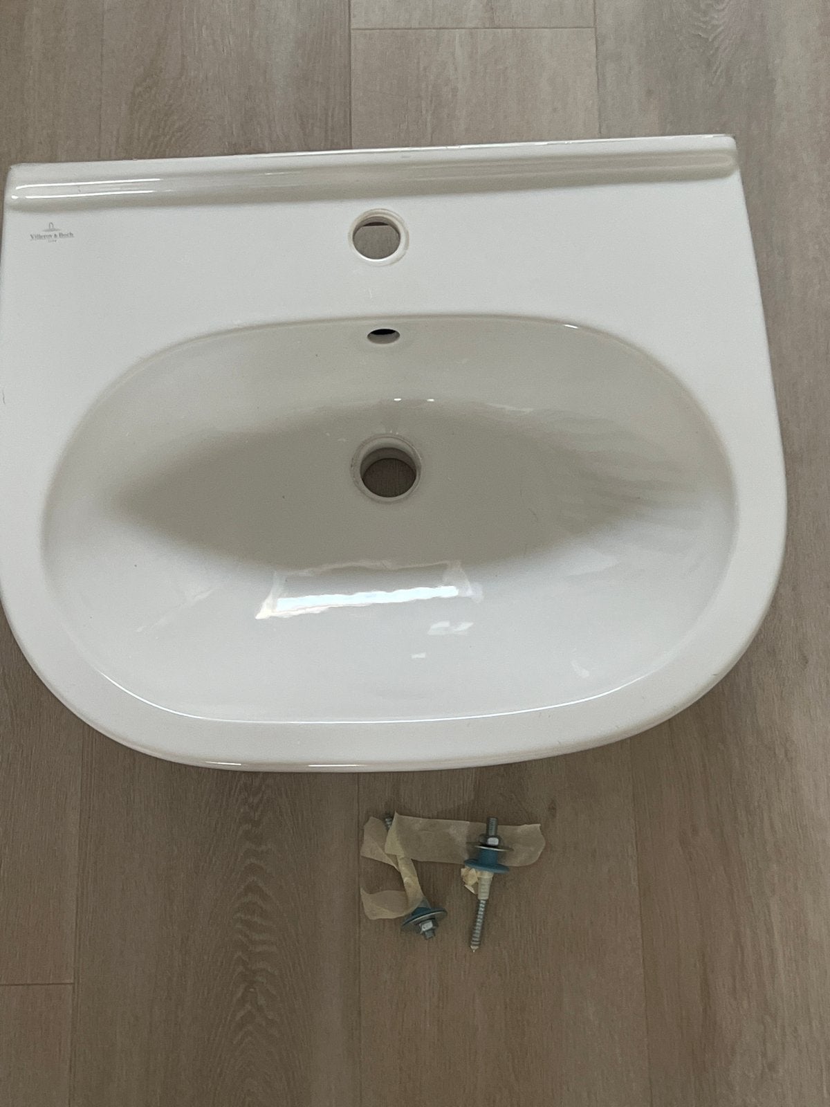 Villeroy & Boch wastafel met bevestigingsmateriaal, Ophalen, Zo goed als nieuw, Wastafel