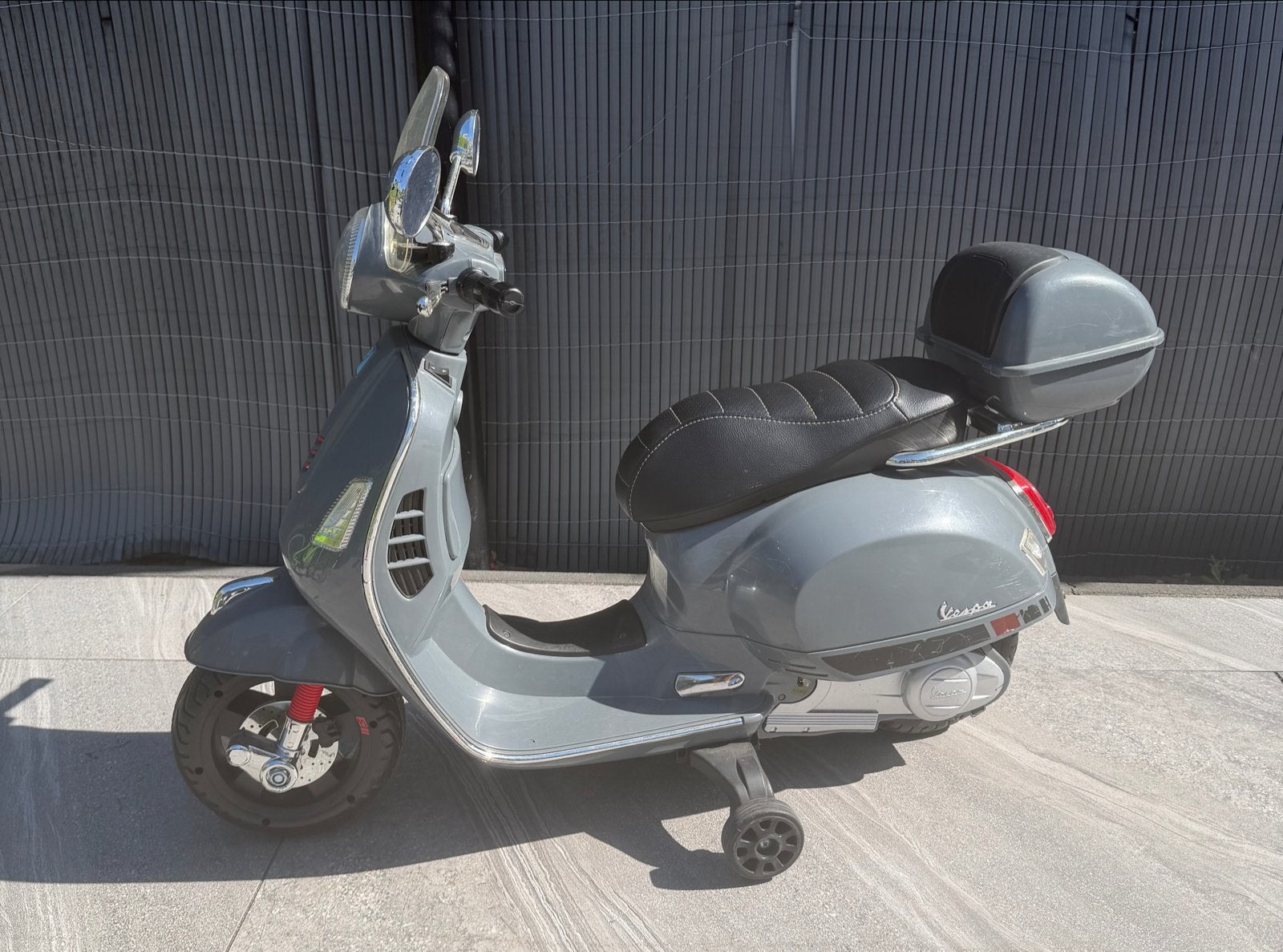 Elektronische kinder Vespa - Grijs, Ophalen, Gebruikt
