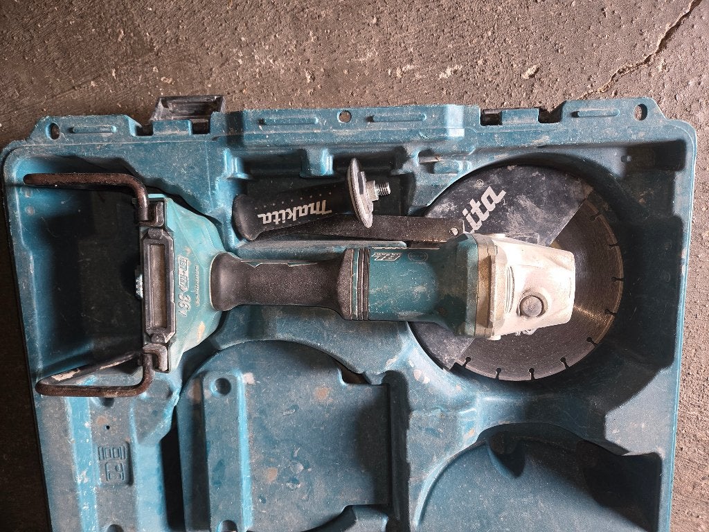 Makita DGA901 Accu Haakse Slijper 230mm, Ophalen of Verzenden, Gebruikt, 1000 watt of meer, Haakse handslijpmachine
