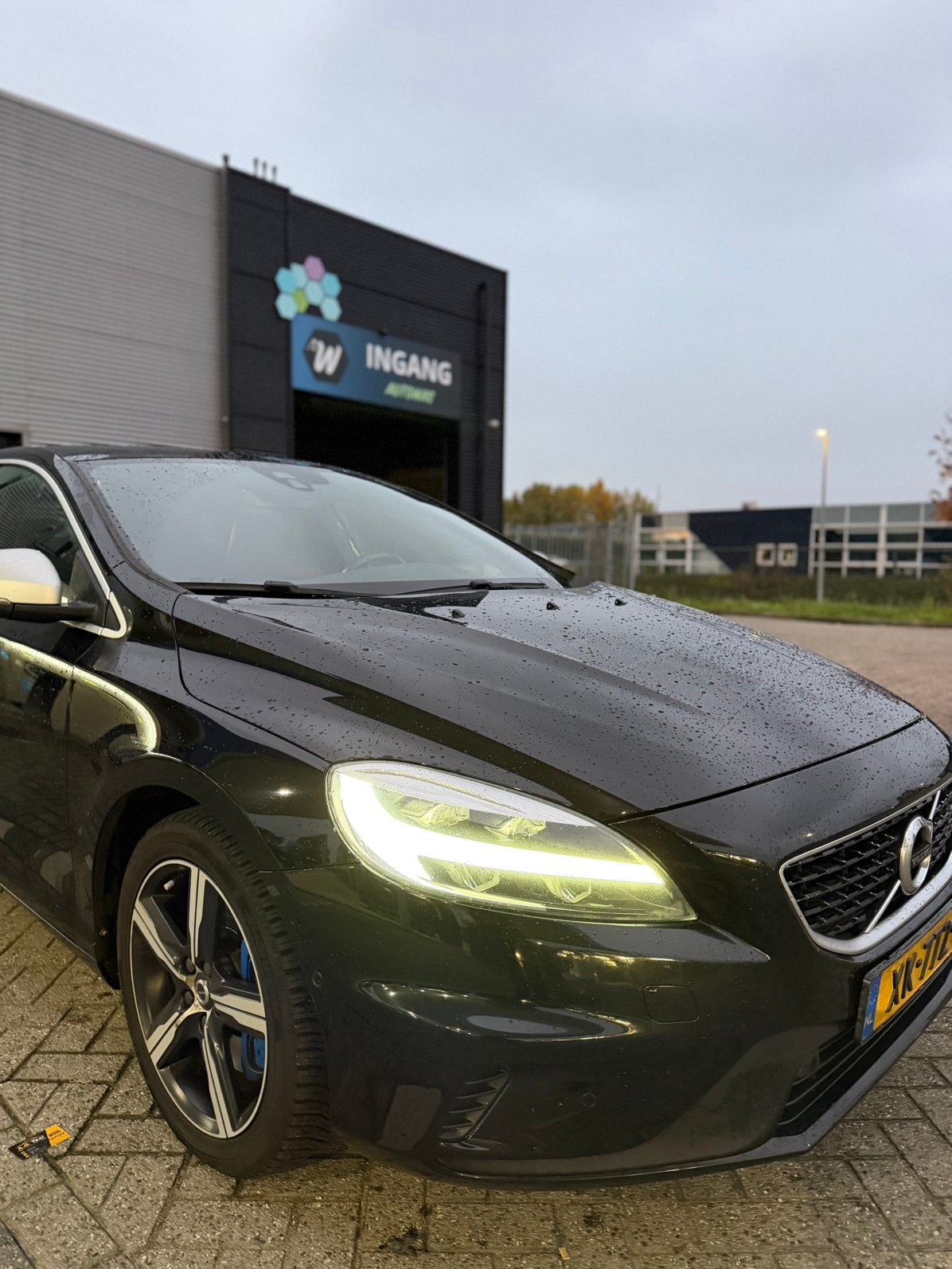 Volvo V40 1.5 T3 Polar+Sport / AUTOMAAT / PANORAMADAK / CAM, Auto's, Automaat, Dealer onderhouden, 1498 cc, 4 cilinders