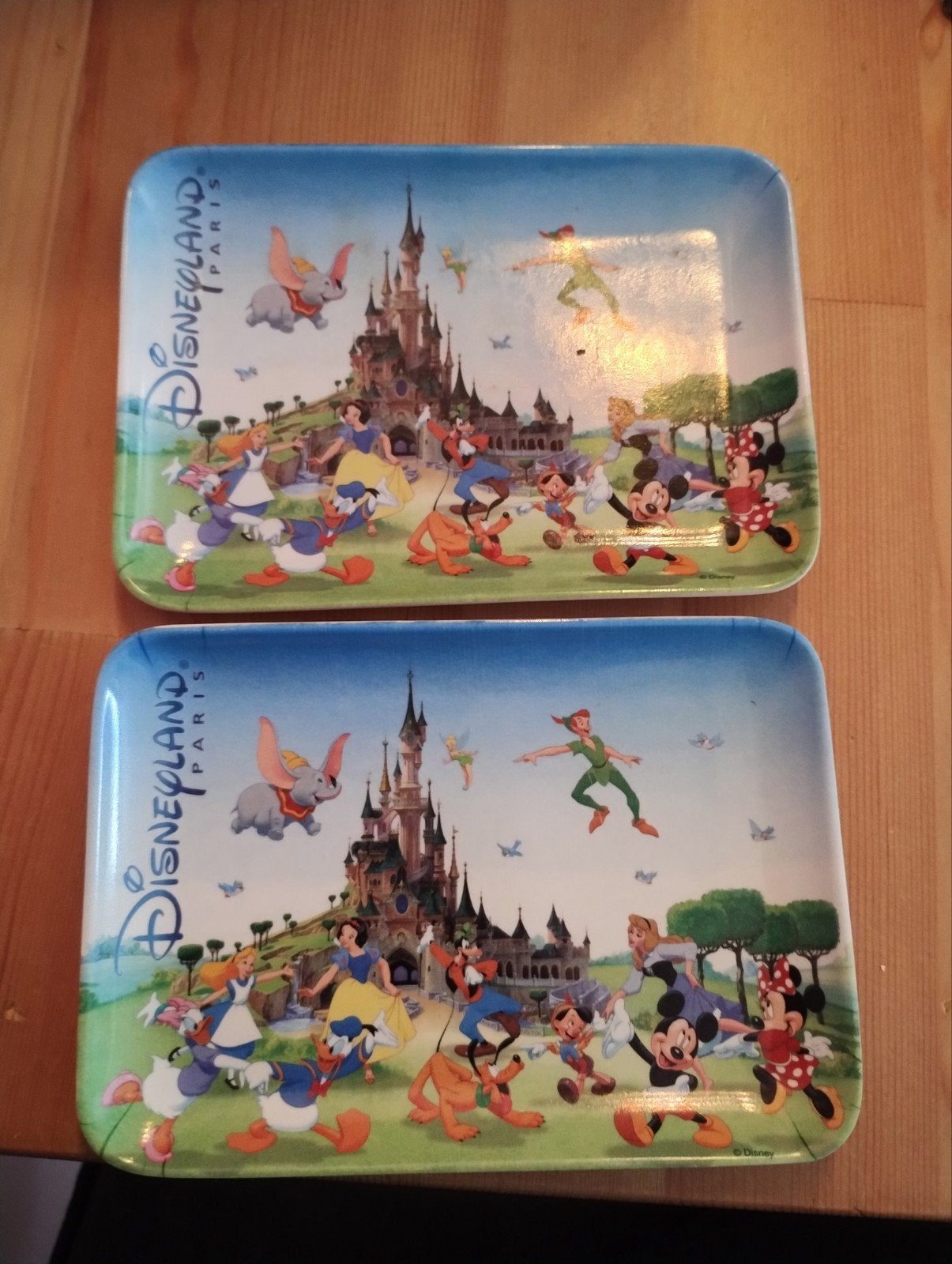 2x Disneyland Paris schaaltjes/bakjes met Disney figuren, Ophalen of Verzenden, Mickey Mouse, Gebruikt, Servies