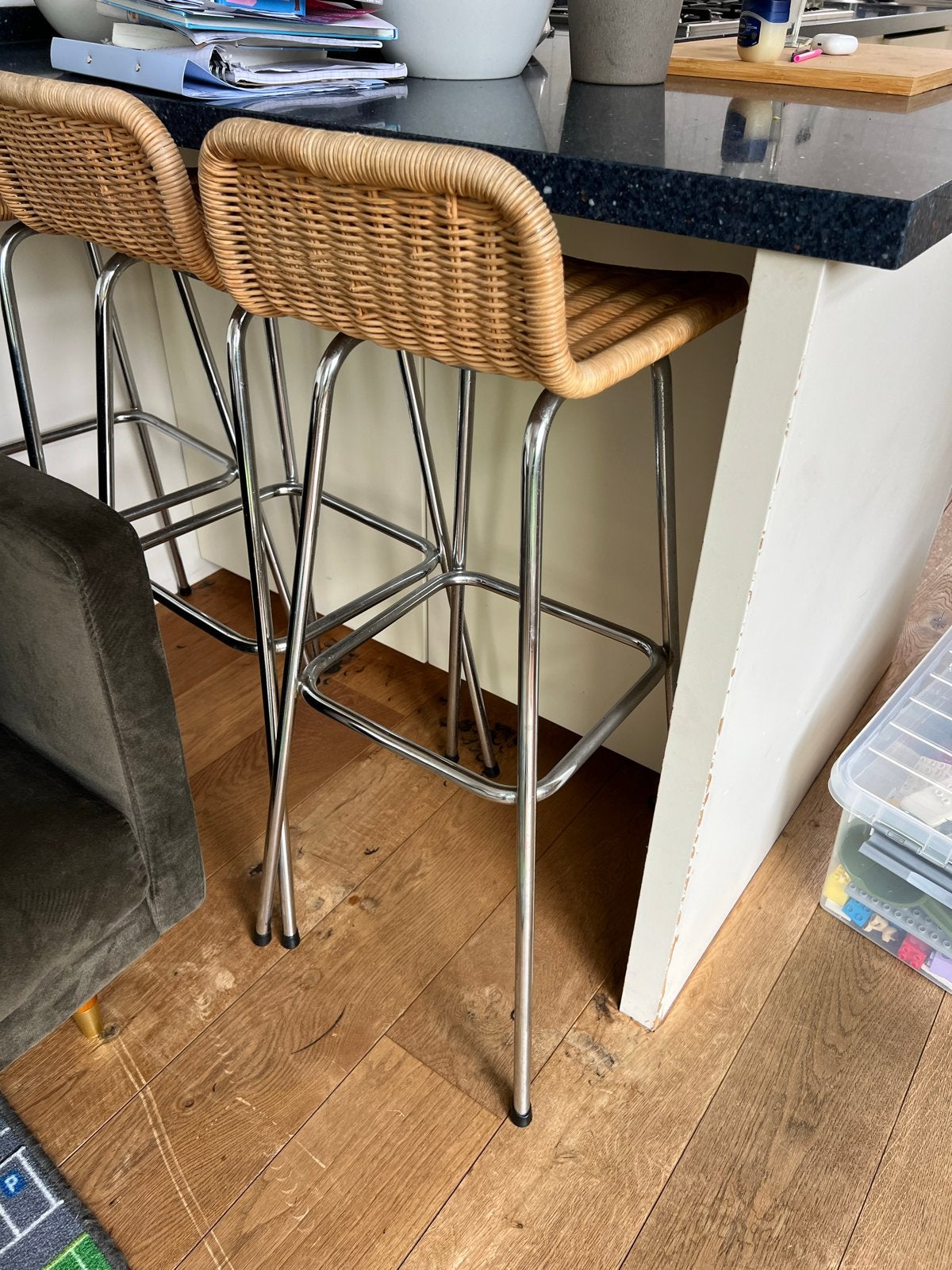 Set van 3 Retro Rotan Barkrukken met Chromen Onderstel, Ophalen, Gebruikt, Met voetsteun, 60 tot 90 cm