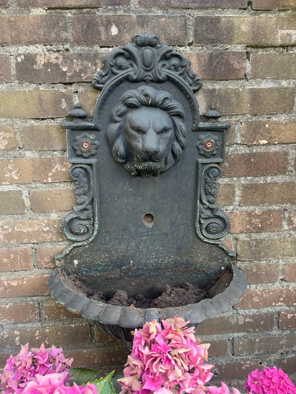 Antieke gietijzeren wandfontein met leeuwenkop, Antiek en Kunst, Ophalen of Verzenden