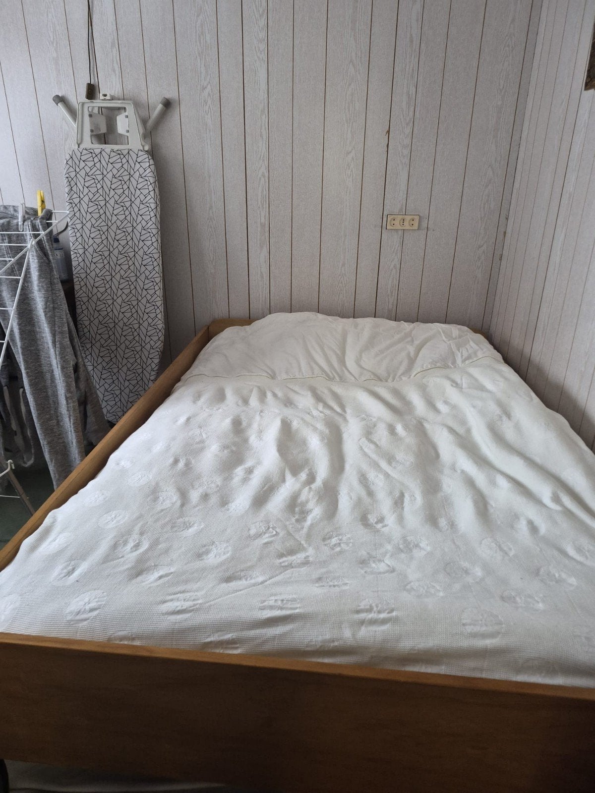 Houten opklapbaar bed met gordijn. 120 cm  bij 190 cm, Ophalen, Gebruikt, Bruin, Klassiek