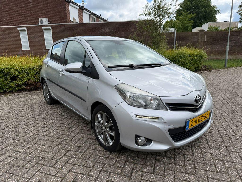 Toyota Yaris 1.3 VVT-i Dynamic, Auto's, Toyota, Voorwielaandrijving, Euro 5, 4 cilinders, Handgeschakeld