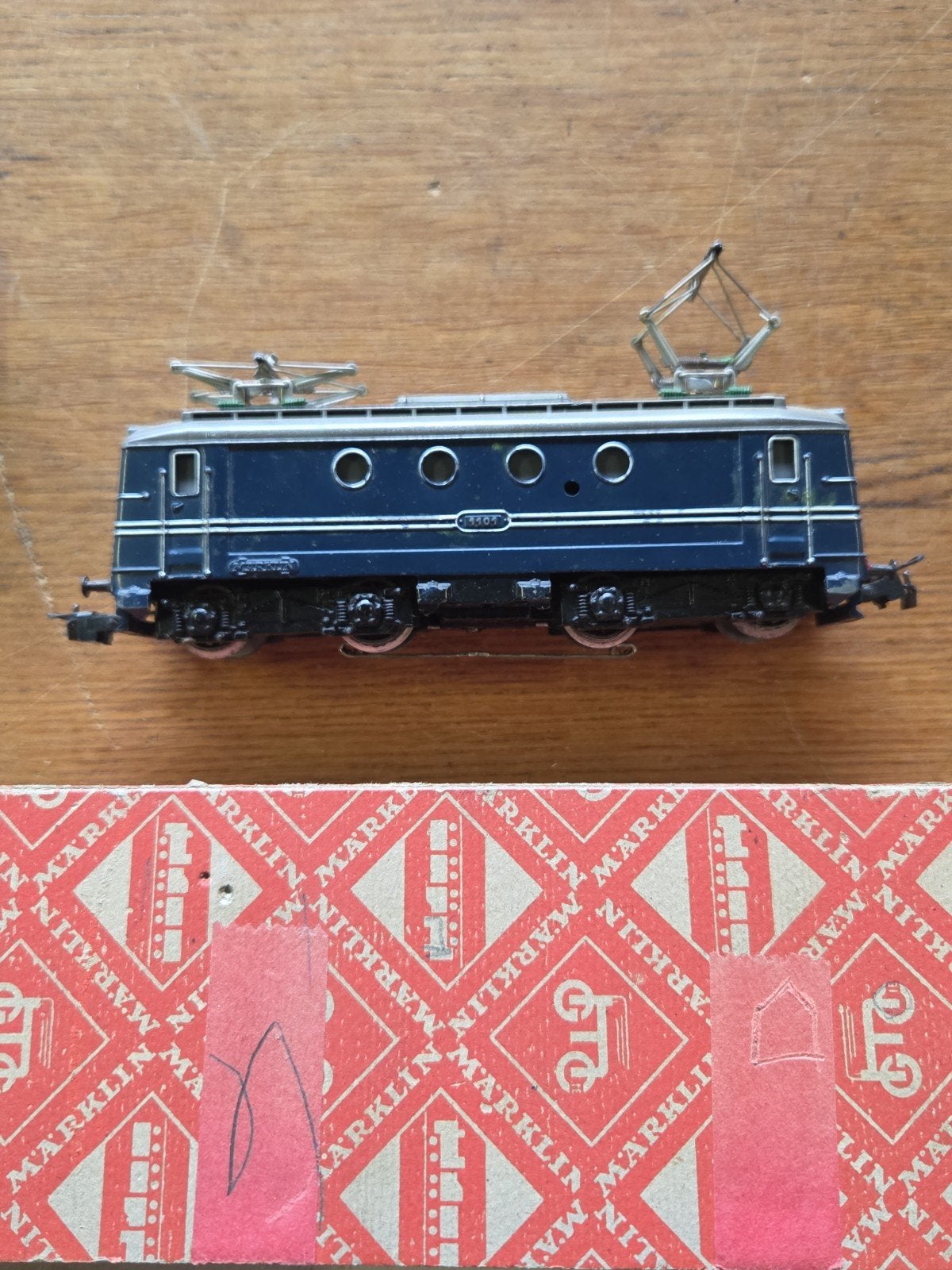 Setje oude marklin wagon en locomotief, Wisselstroom, Gebruikt, Locomotief, Ophalen of Verzenden