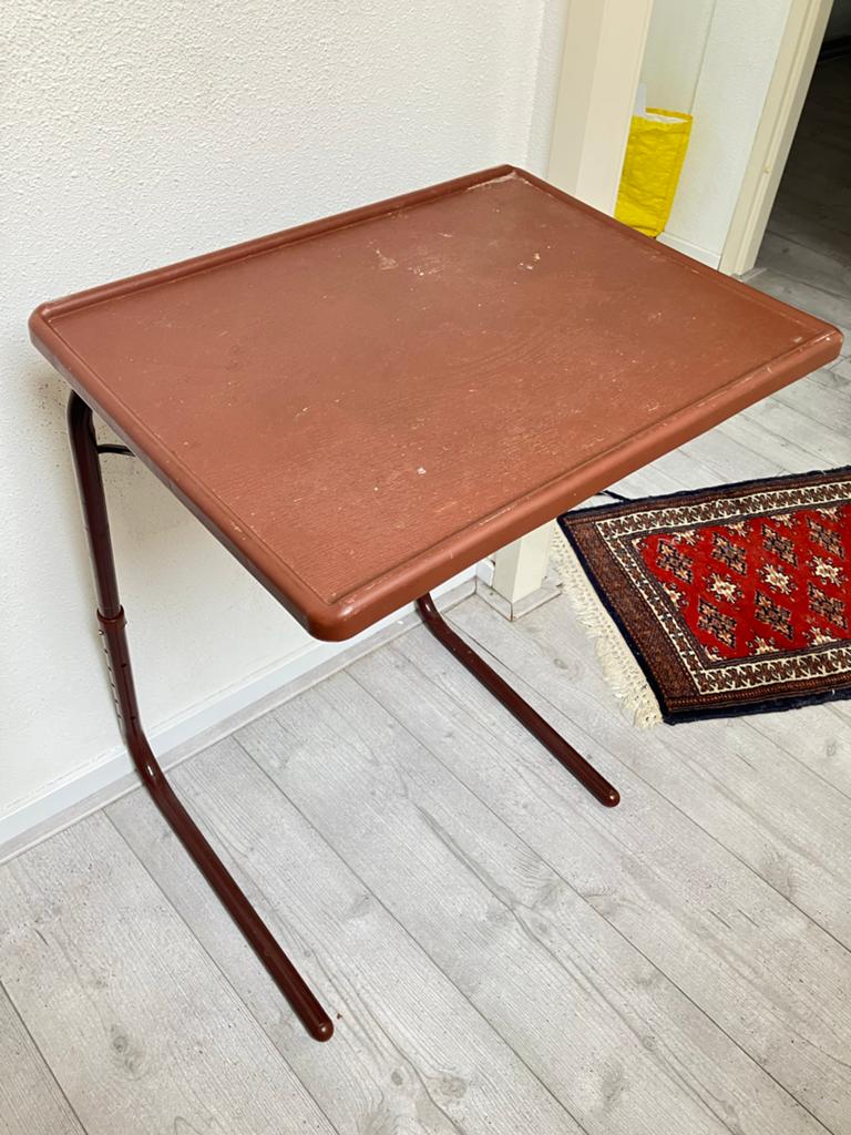 Verstelbaar & inklapbaar bijzettafeltje / laptoptafel, Huis en Inrichting, Tafels | Bijzettafels, Ophalen, Kunststof, Gebruikt