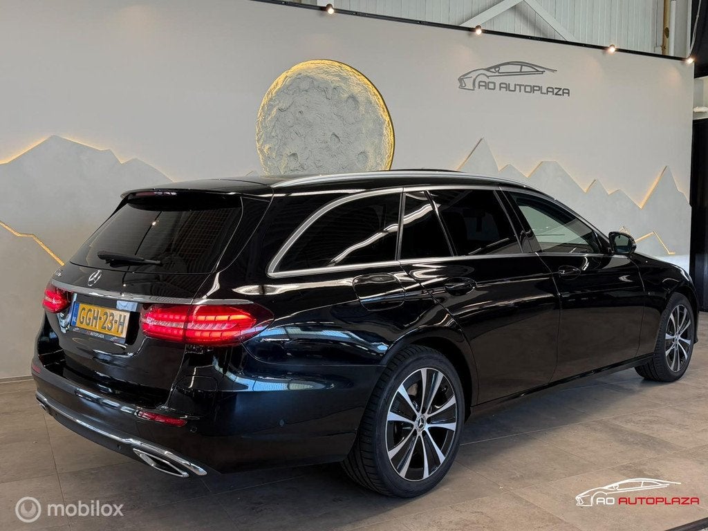 Mercedes E-klasse Estate 300 de Panorama/Keyless/Burmester/3, Auto's, Automaat, Achterwielaandrijving, 4 cilinders, Zwart