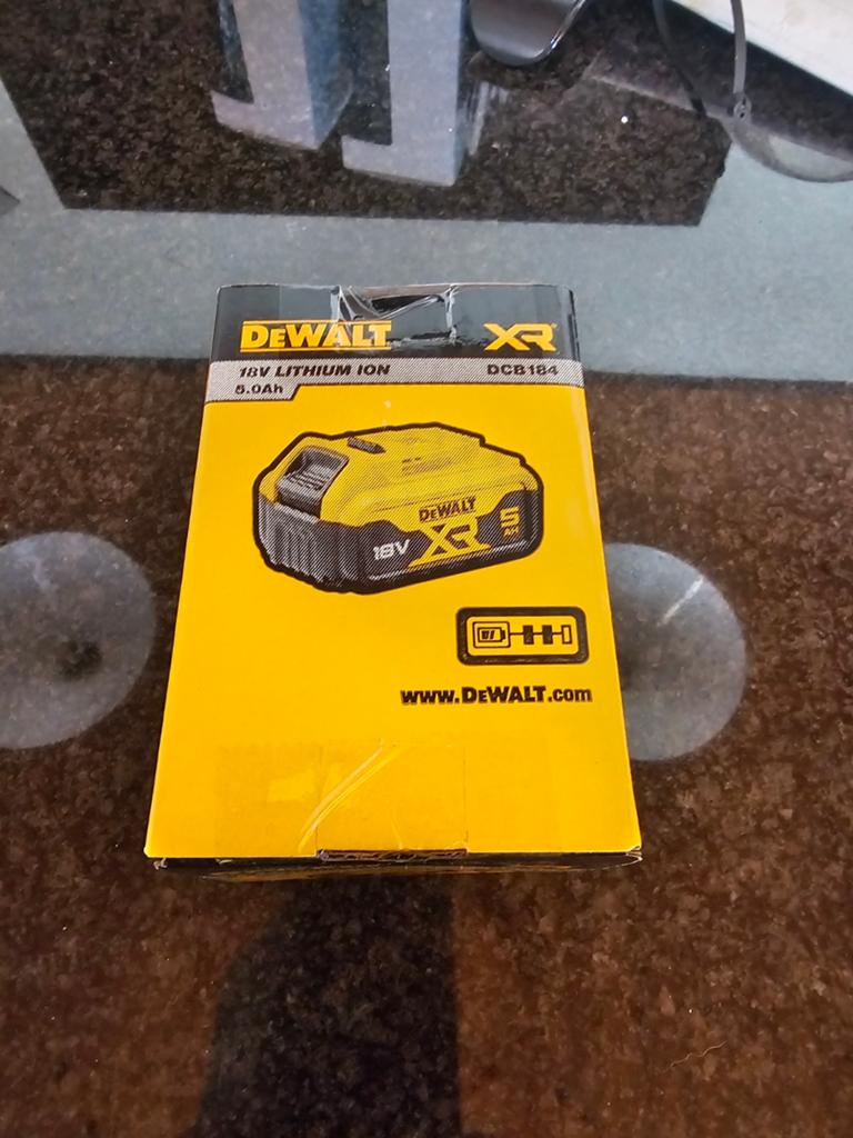 Accu dewalt 18v 5ah nieuw in doos, Ophalen, Nieuw
