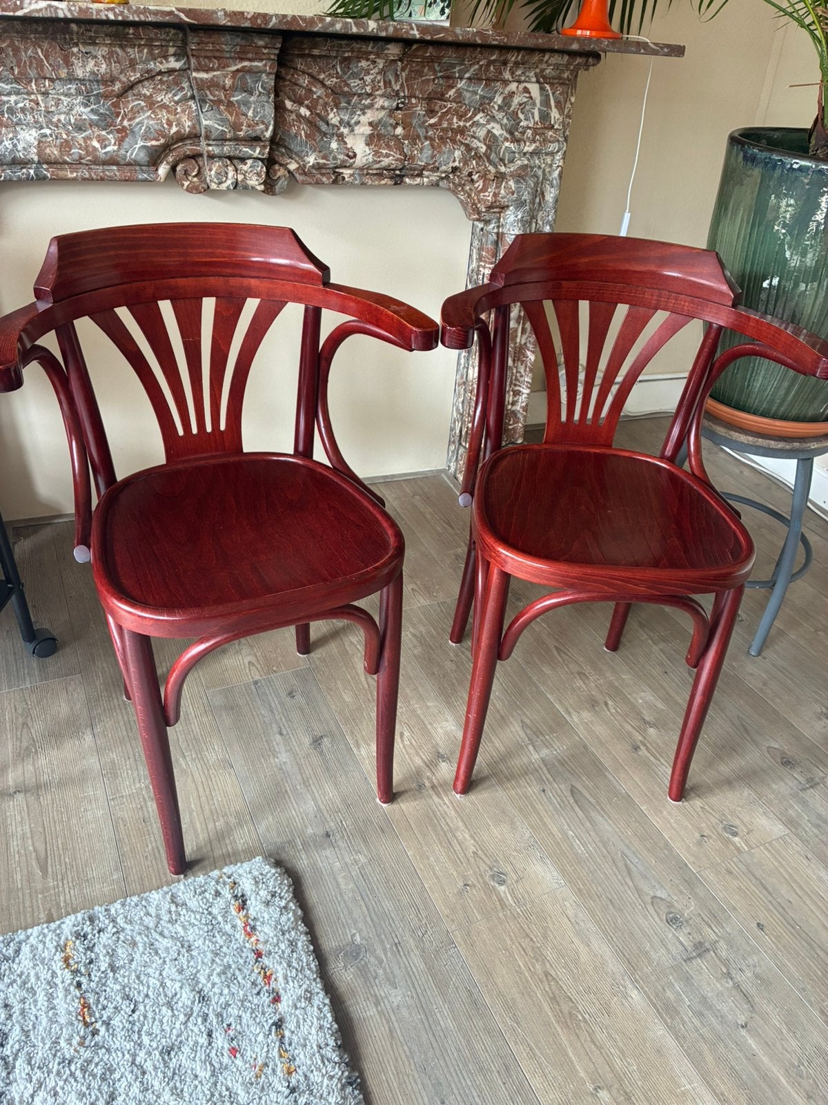 Roodbruine houten bistro stoeltjes, Ophalen, Gebruikt, Twee, Bruin
