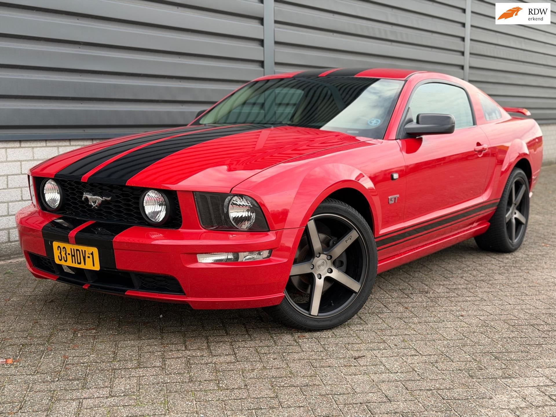 Ford USA Mustang 4.6 V8 GT AUTOMAAT LEER 305PK APK, Auto's, Automaat, Achterwielaandrijving, Gebruikt, 4 stoelen