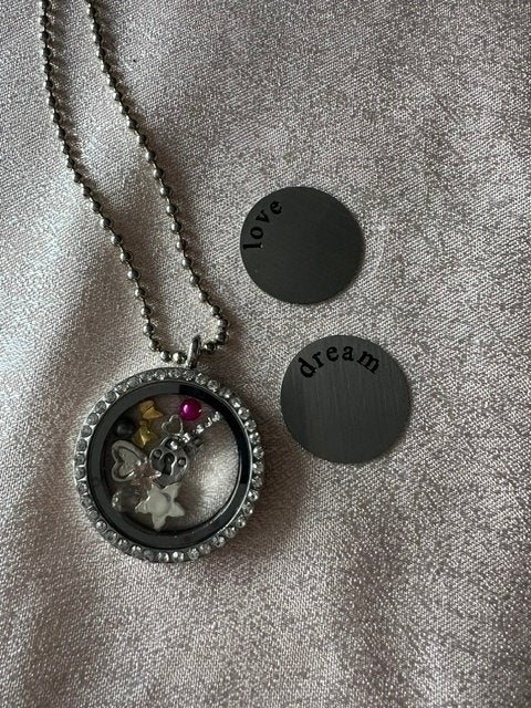Ketting met hanger Kan open, zitten ook nog plaatjes bij, Ophalen of Verzenden, Zo goed als nieuw, Zilver, Overige materialen
