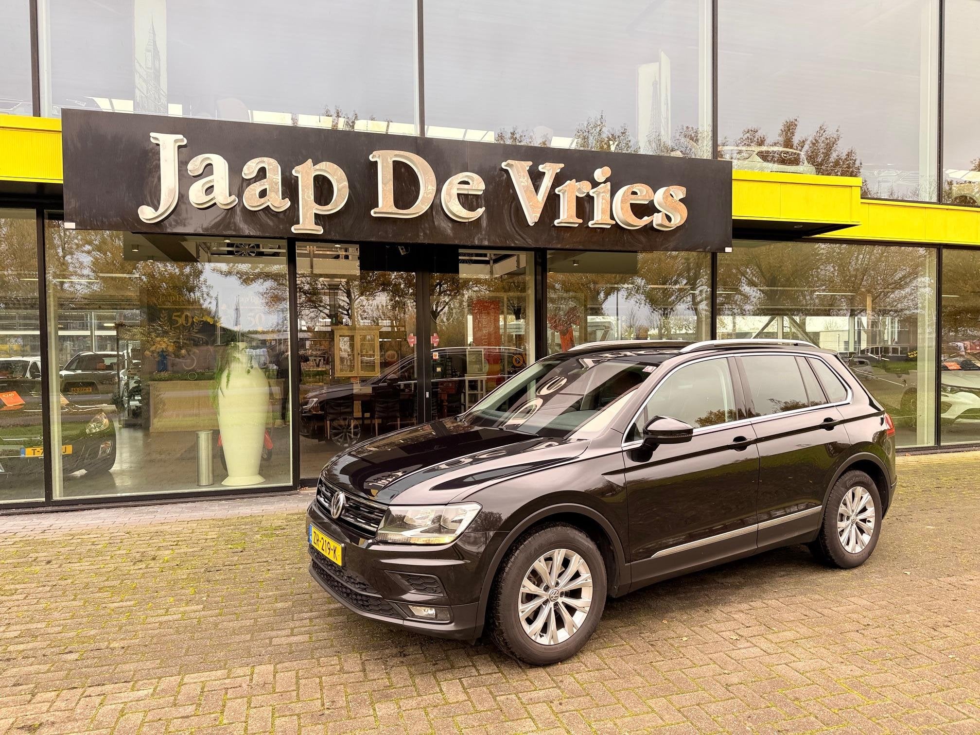 Volkswagen Tiguan 1.5 TSI Comfortline Business, Auto's, Volkswagen, Voorwielaandrijving, Stof, 4 cilinders, Zwart