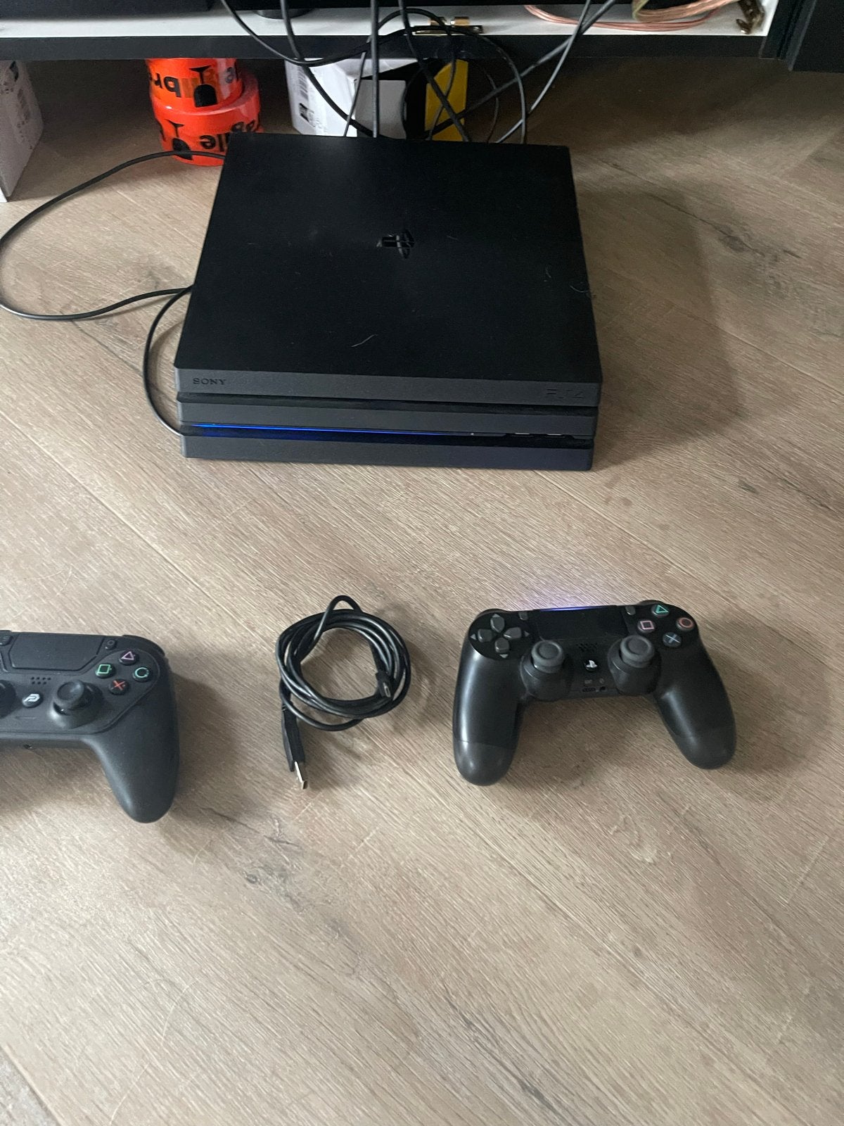 PlayStation 4 slim 1TB met 2 controllers en games, Met 2 controllers, Ophalen of Verzenden, 1 TB, Slim