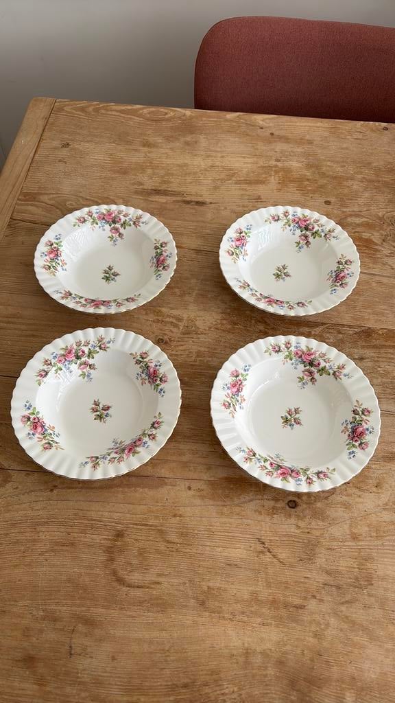 4 soepborden Royal Albert Moss Rose, Antiek en Kunst, Ophalen