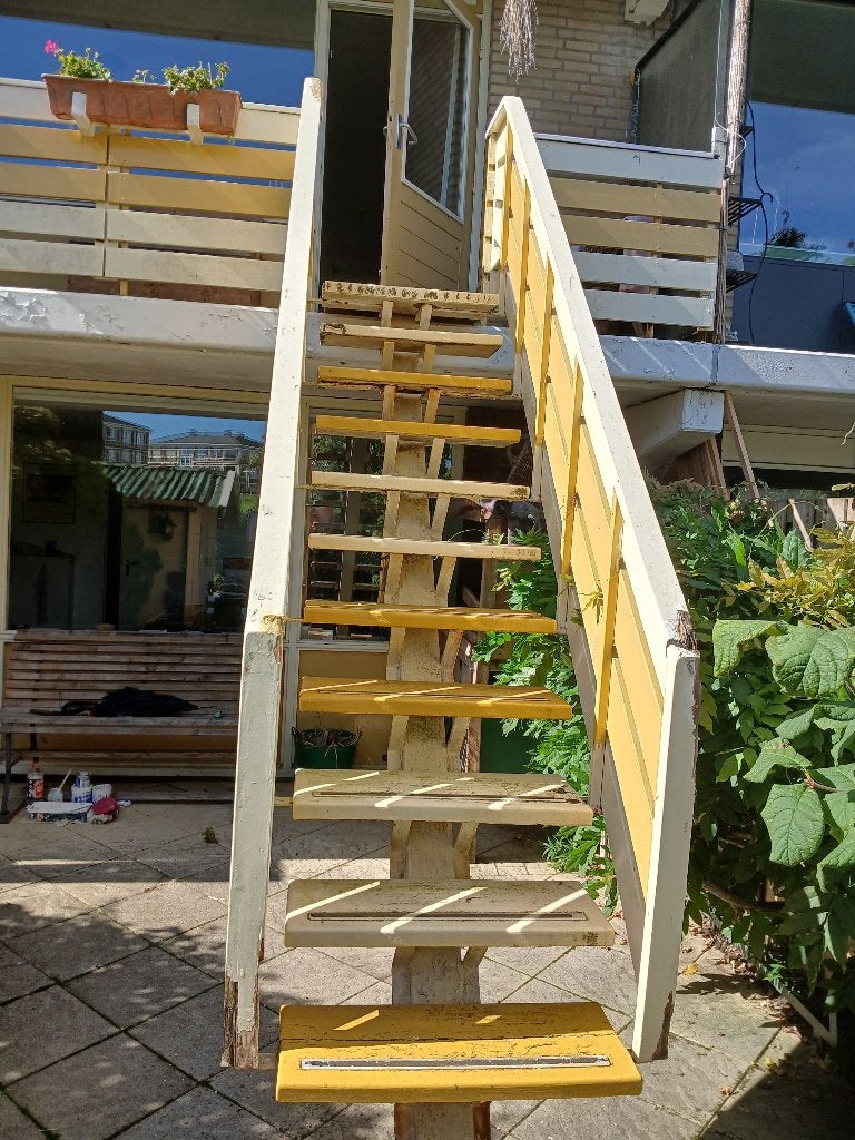 Gratis: Stalen / houten buitentrap, Ophalen, Gebruikt, Trap, 2 tot 4 meter
