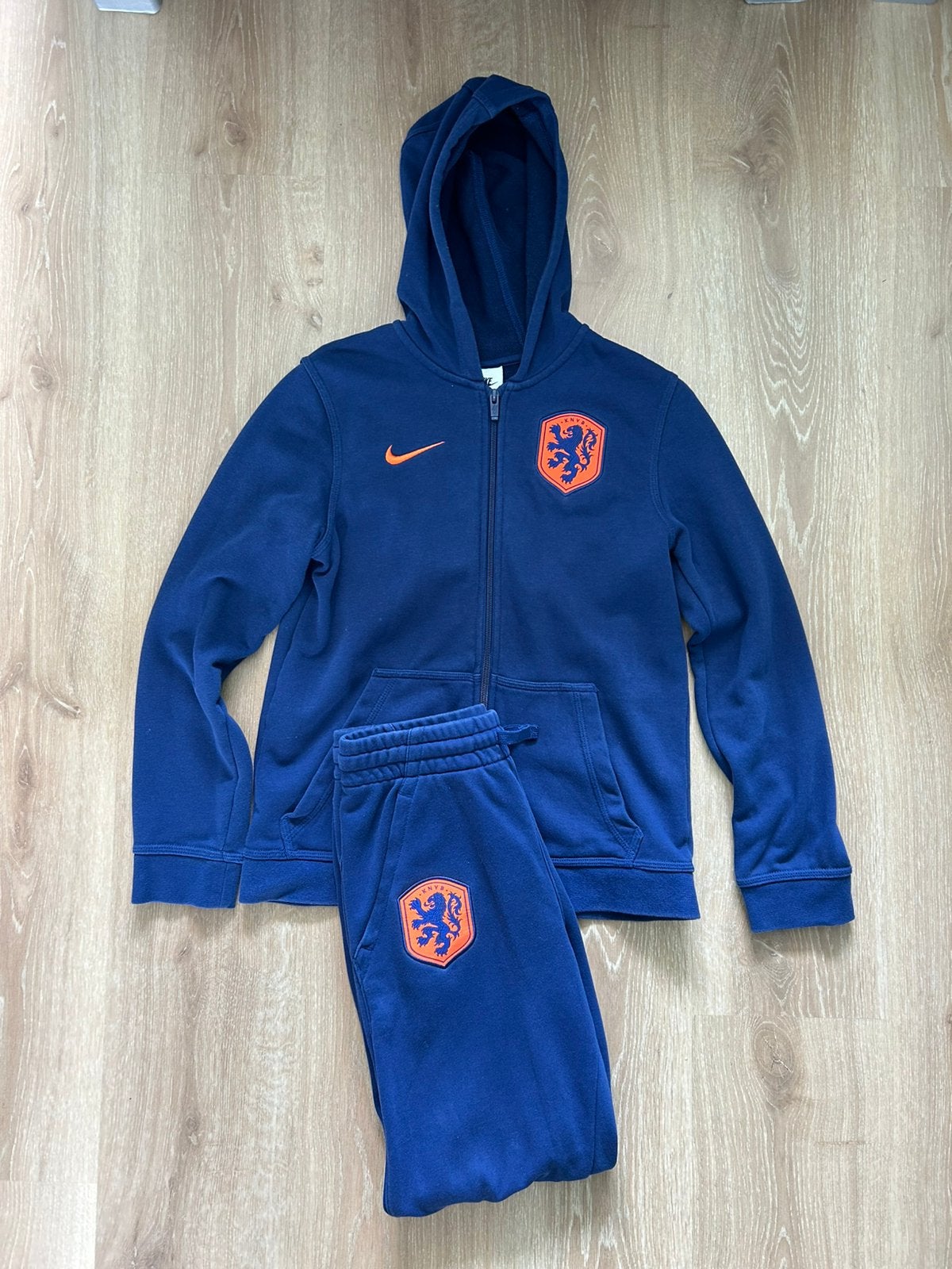 Nederlands elftal joggingpak Nike 24/26 Maat 147-158, Jongen of Meisje, Sport- of Zwemkleding, Ophalen of Verzenden, Zo goed als nieuw