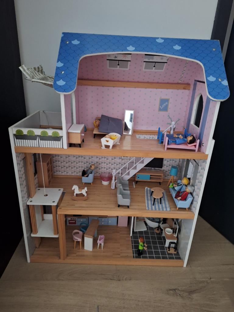 Groot Poppenhuis 64 x 31 x 80 cm (l x b x h), Kinderen en Baby's, Speelgoed | Poppenhuizen, Ophalen of Verzenden, Zo goed als nieuw
