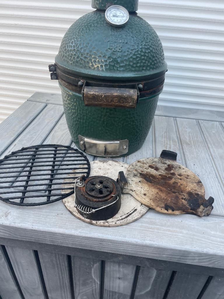 Big Green Egg Mini, Tuin en Terras, Houtskoolbarbecues, Ophalen, Gebruikt, Big Green Egg (origineel), Met accessoires
