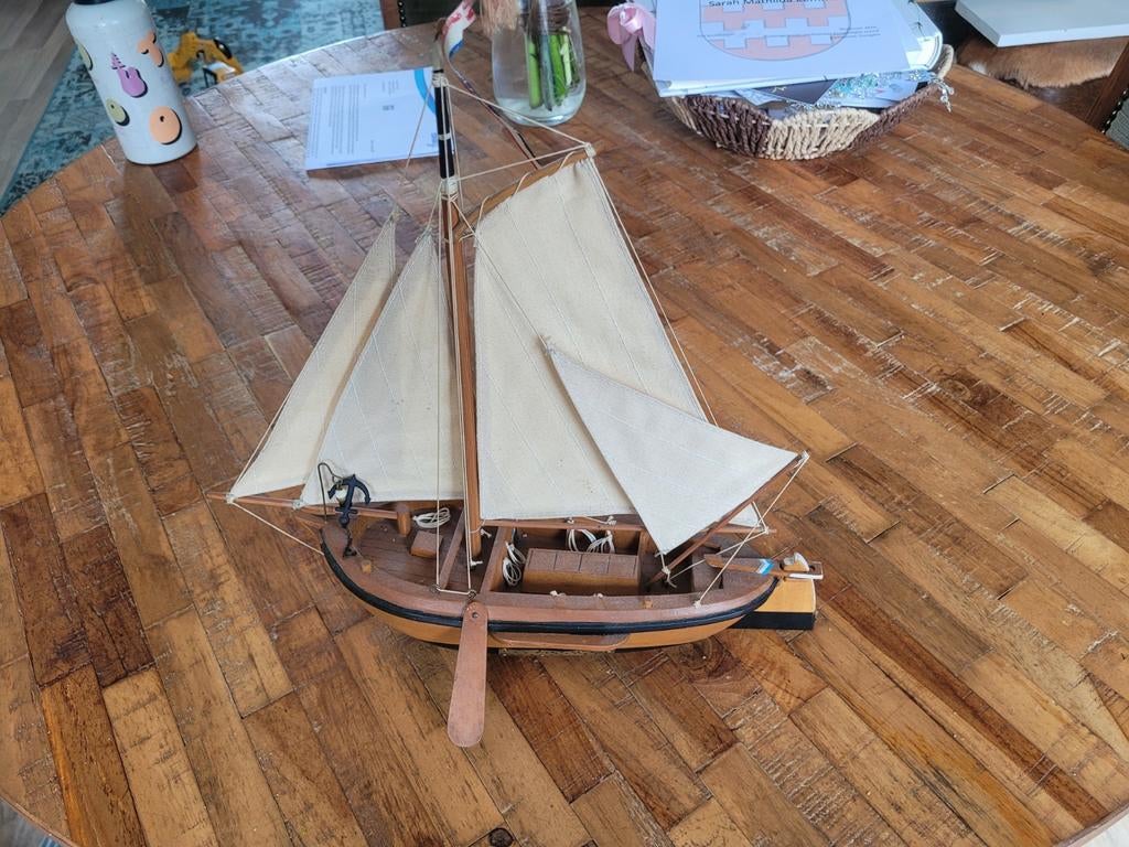 Decoratief houten zeilboot model, Hobby en Vrije tijd, Modelbouw | Boten en Schepen, Ophalen of Verzenden, Gebruikt, Groter dan 1:32