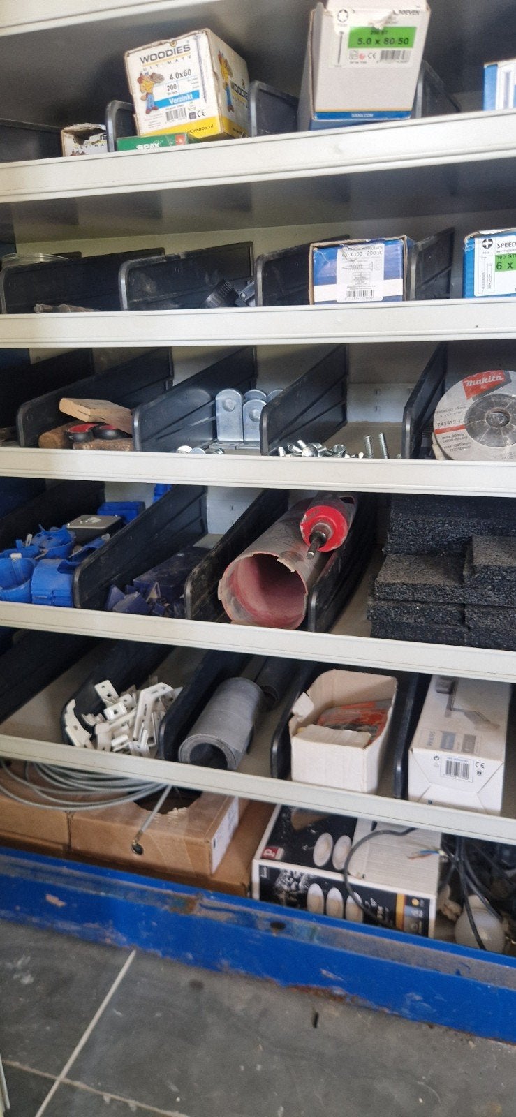 Metalen gereedschapskast met slot, Ophalen, Gebruikt