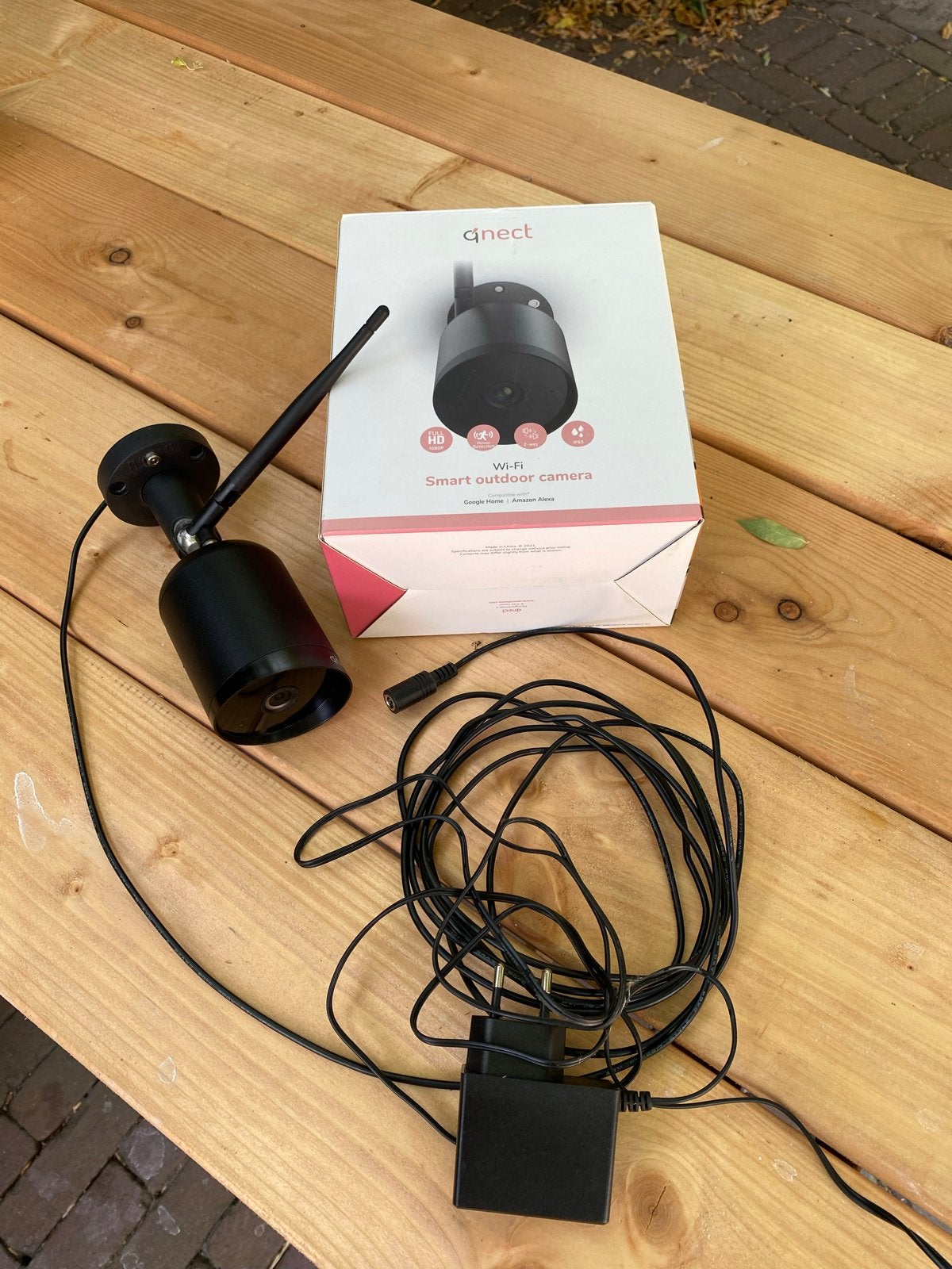 Qnect Smart Outdoor Camera Full HD 1080P Wi-Fi, Ophalen of Verzenden, Zo goed als nieuw, Buitencamera