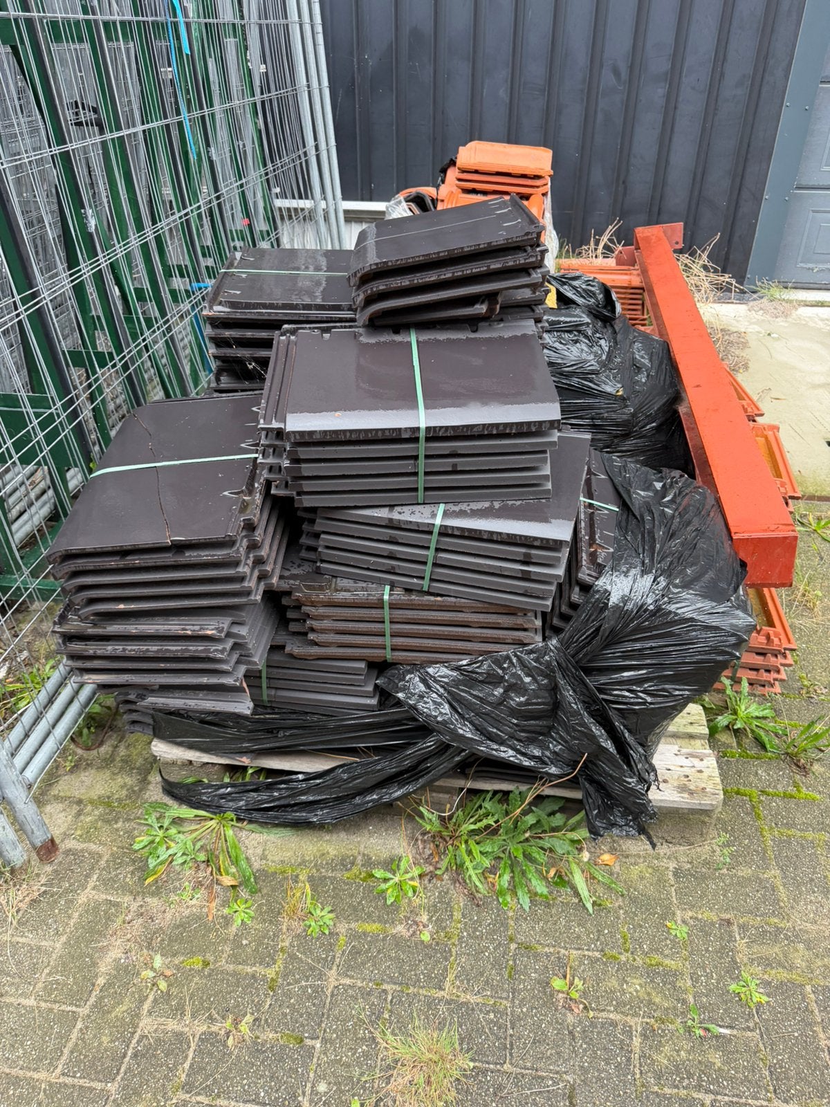 Dakpannen, Doe-het-zelf en Verbouw, Steen of Klei, Ophalen of Verzenden, Zo goed als nieuw, 15 m² of meer