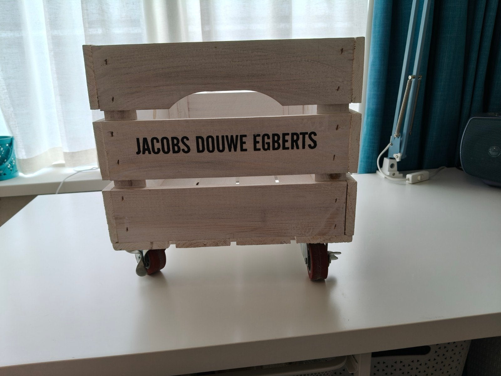 Douwe Egberts kratje op wielen, Ophalen, Zo goed als nieuw, Hout