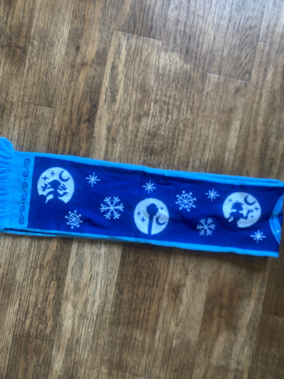 Blauwe sjaal met winterse patronen efteling, Ophalen of Verzenden, Zo goed als nieuw, Maat 38/40 (M), Sjaal