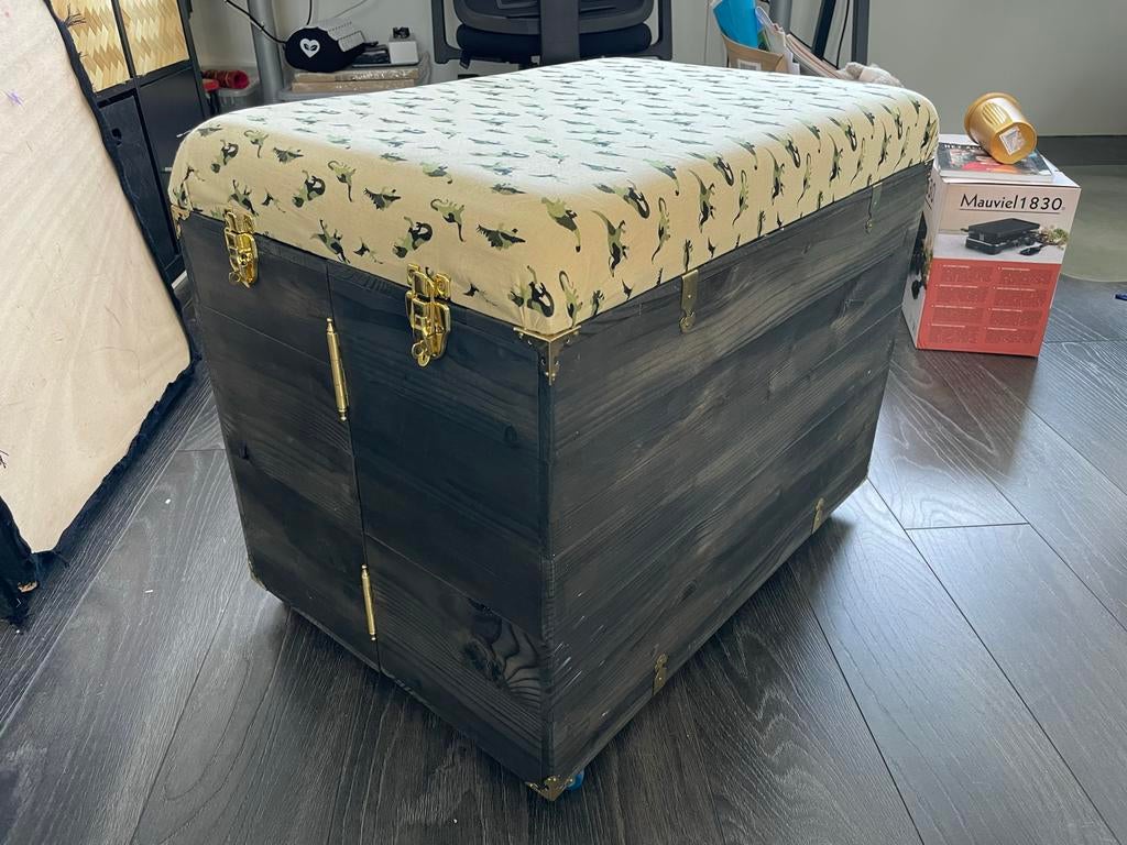 Speelgoedkist / poef / hocker, Ophalen, Gebruikt, Rechthoekig, 50 tot 75 cm