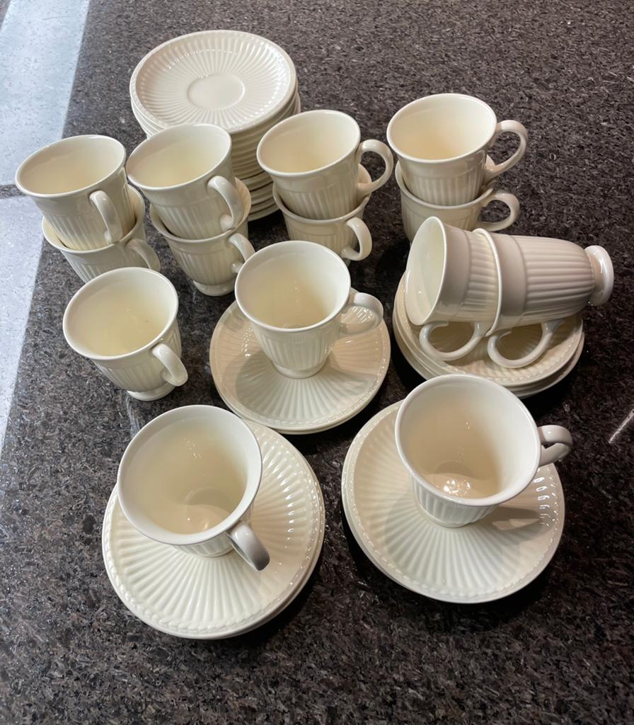 14 kop en schotels Edme Wedgwood, Ophalen of Verzenden, Zo goed als nieuw, Porselein, Kop en/of schotel