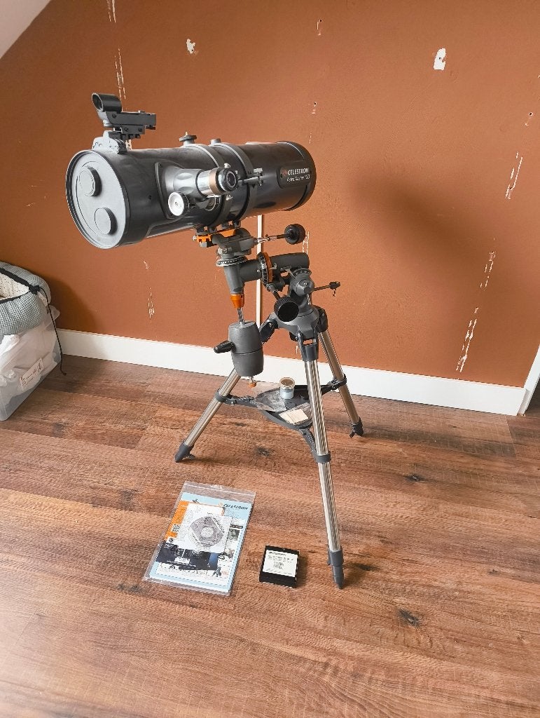 Telescoop Celestron Astromaster 130 EQ - met maanfilters, Ophalen, 80 tot 200 mm, Met statief, Spiegeltelescoop (reflector)
