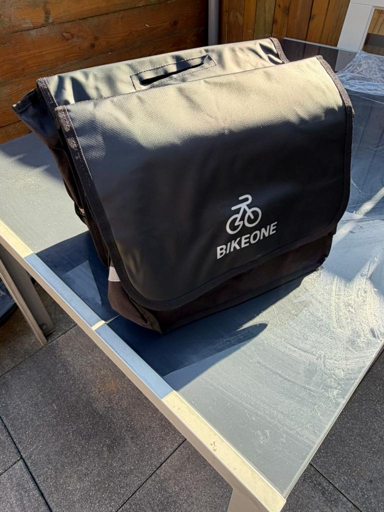 Dubbelzijdige fietstas 28L, Fietsen en Brommers, Fietsaccessoires | Fietstassen, Ophalen of Verzenden, Zo goed als nieuw