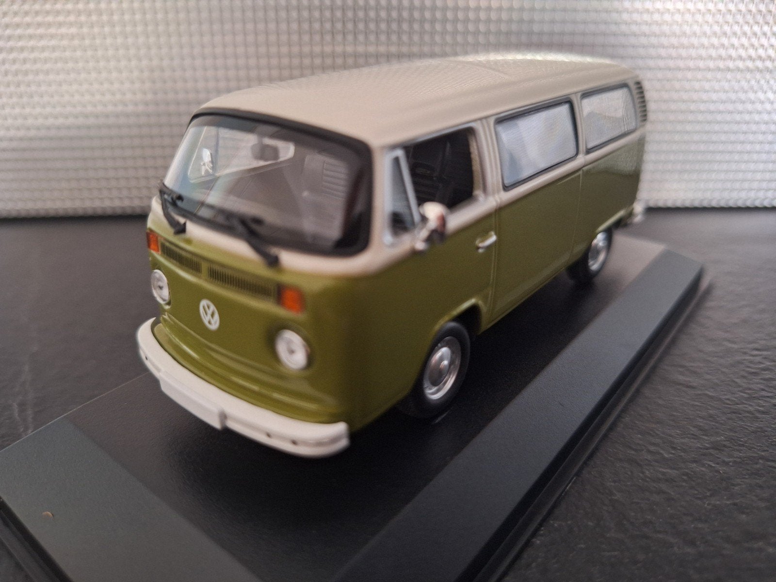 Volkswagen T2 Bus 1972 Groen  Schaal 1:43, Hobby en Vrije tijd, Modelauto's | 1:43, Overige merken, Nieuw, Ophalen of Verzenden