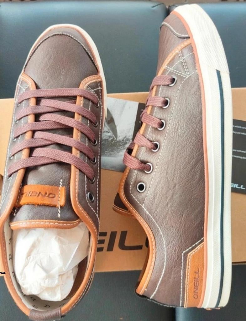 Nieuwe O'Neill Sneakers - Bruin met Witte Zolen, maat 43, Kleding | Heren, Bruin, O'Neill, Nieuw, Ophalen of Verzenden