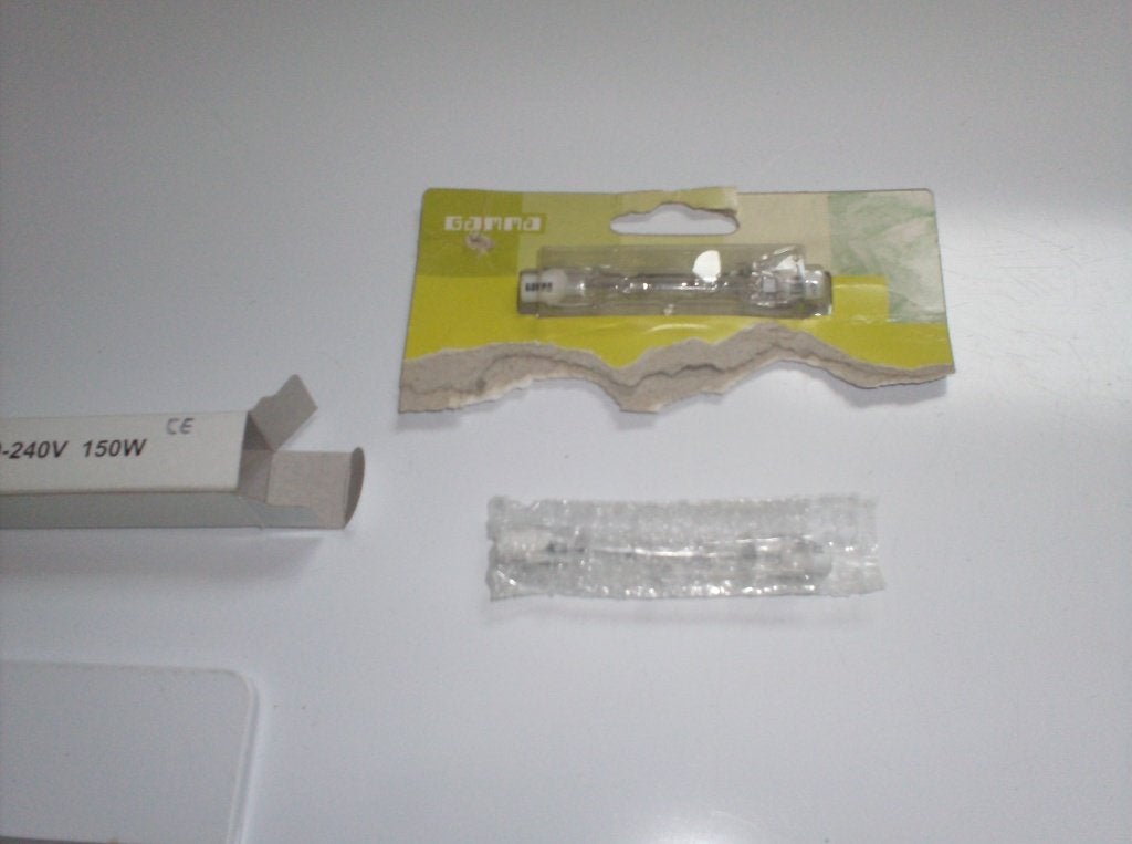 2 stuks nieuwe halogeenlampen 150watt voor buitenverlichting, Ophalen of Verzenden, Nieuw, Netvoeding, 50 tot 250 watt
